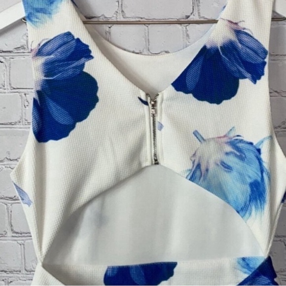 LULUS Day and Foliage Blue and Ivory Floral Print Dress Sz M EUC worn once - Picture 11 of 12